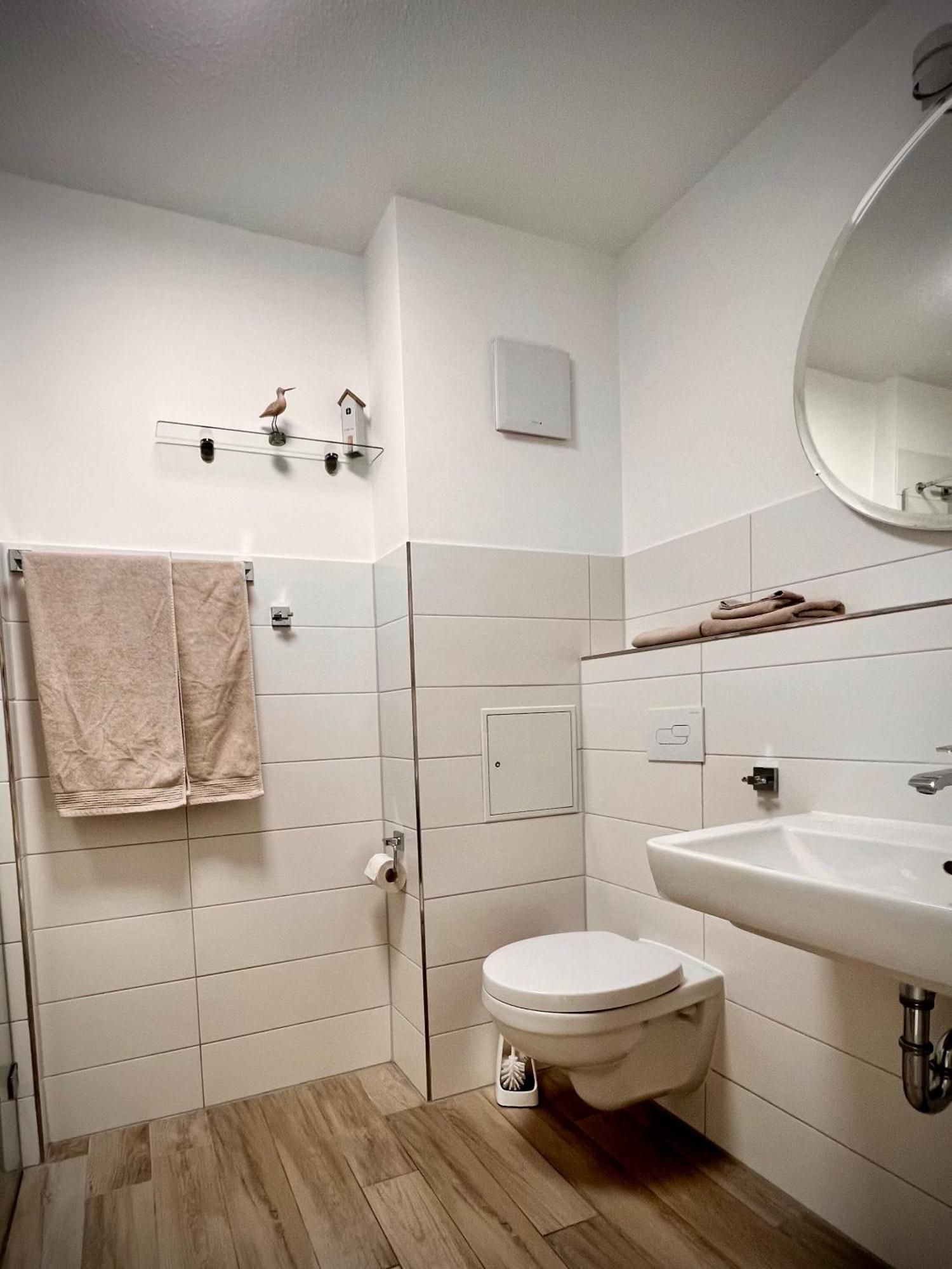 Kleine Auszeit -- Inklusive Parkplatz & Wifi, Geschirrspueler, Waschmaschine & Terrasse Mit Strandkorb -- Perfekt Fuer Urlaub & Business Scharbeutz Kültér fotó