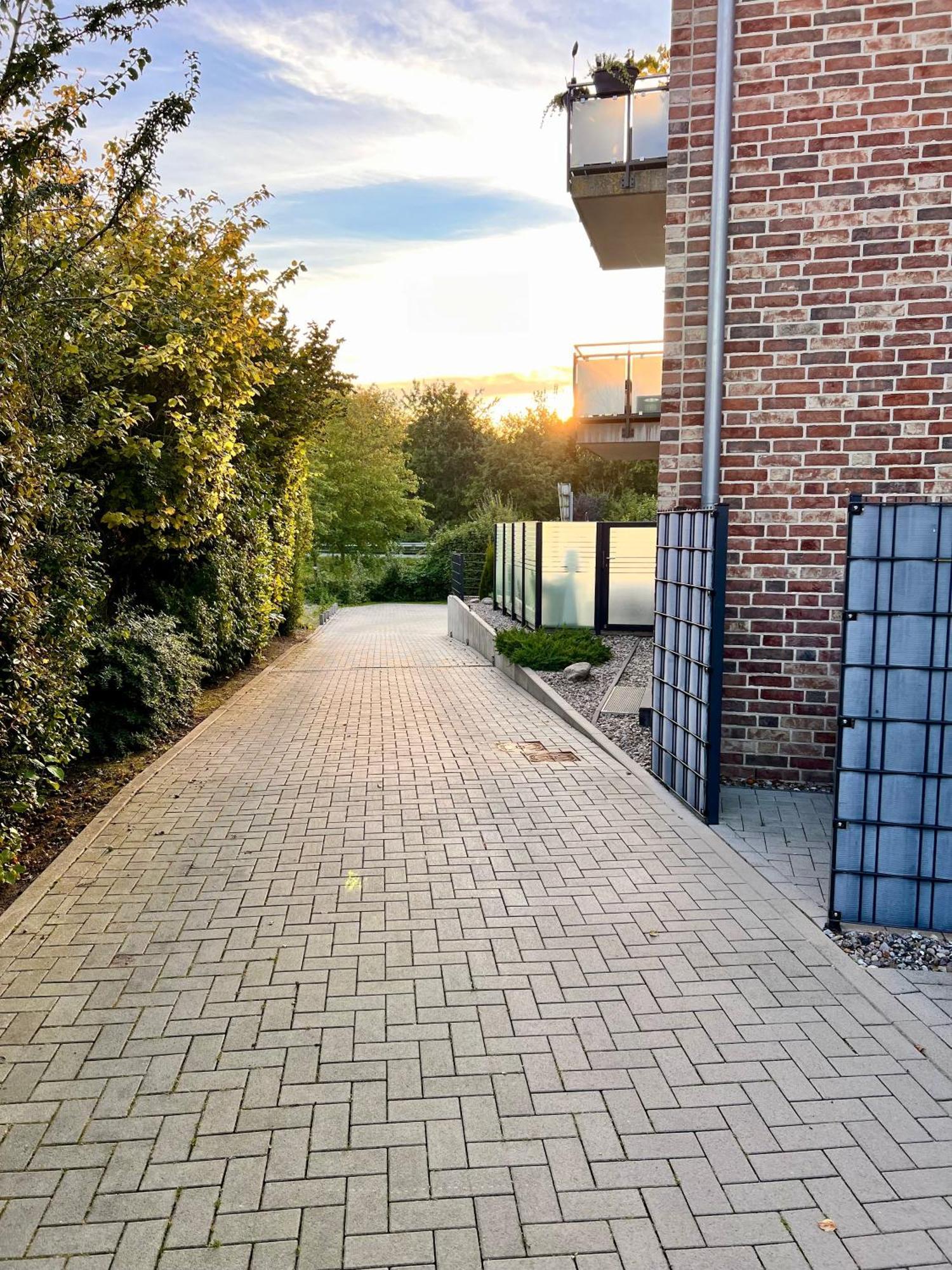 Kleine Auszeit -- Inklusive Parkplatz & Wifi, Geschirrspueler, Waschmaschine & Terrasse Mit Strandkorb -- Perfekt Fuer Urlaub & Business Scharbeutz Kültér fotó